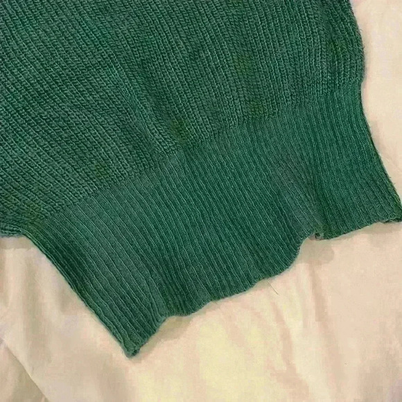 Emerald green bat wing sleeve sweater, medium - Picture 2 of 4